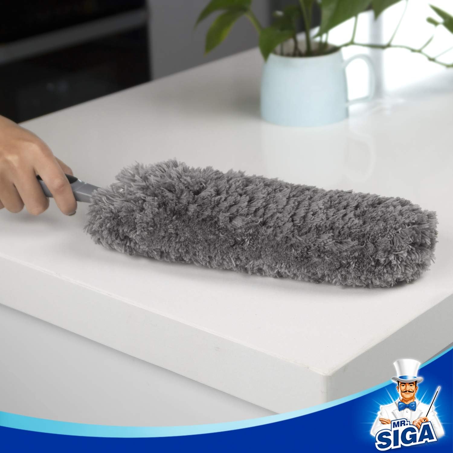 Microfiber Duster – Reusable Dust Cleaner with Non-Slip Handle